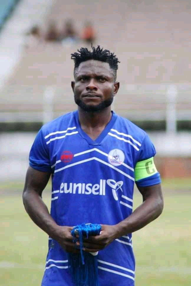 Klabu ya Yanga SC inahusishwa kufanya mazungumzo ya kutaja kumsajili nahodha wa klabu ya Rivers United Esor Nelson mwenye umri wa miaka 24
